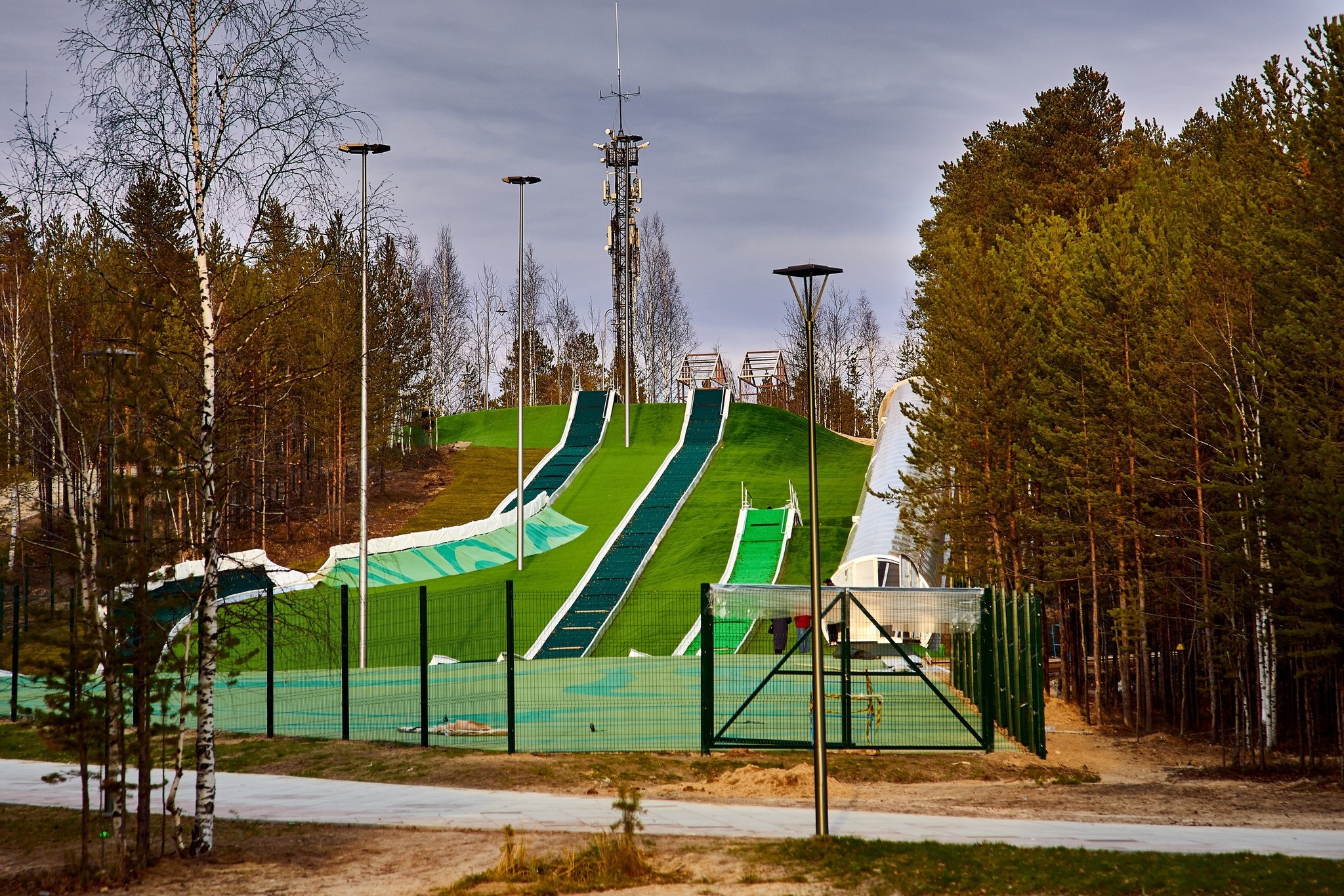 Ноябрьск парк. Город Ноябрьск парк. Городской парк Ноябрьск. Ноябрьск парк горки.