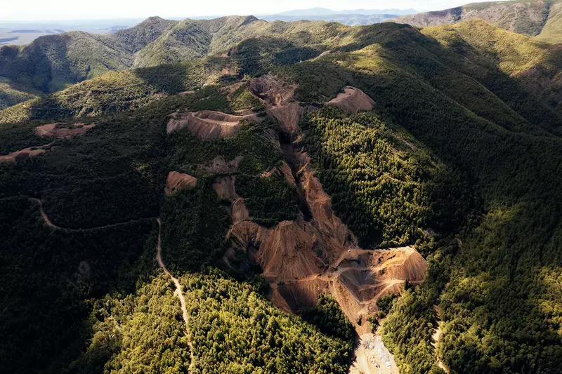 Изображение №2 для «олово: Возрождая страну»