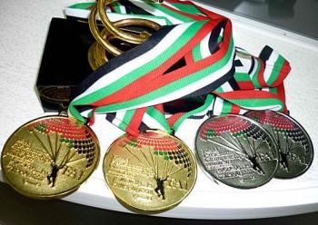 В Дубае на чемпионате мира «Mondial-2012» военнослужащая ВДВ Светлана Клёнина стала абсолютным чемпионом мира по парашютному спорту