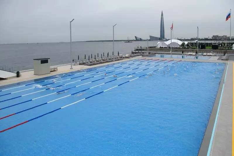 Возле Газпром Арены открылся всесезонный бассейн под открытым небом