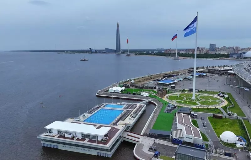 Картинка 2 для «Санкт-Петербург: Возле Газпром Арены открылся всесезонный бассейн под открытым небом»