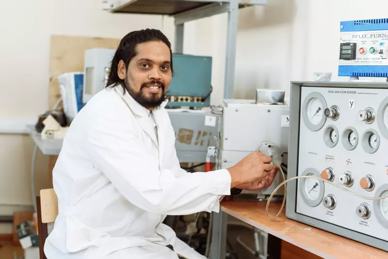 Самарские ученые разработали наноматериал для гибких солнечных батарей и умной одежды