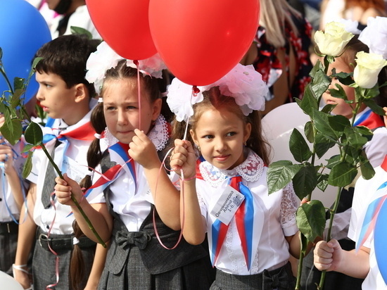 В Астрахани в День знаний открылась долгожданная школа на ул.Зеленгинской
