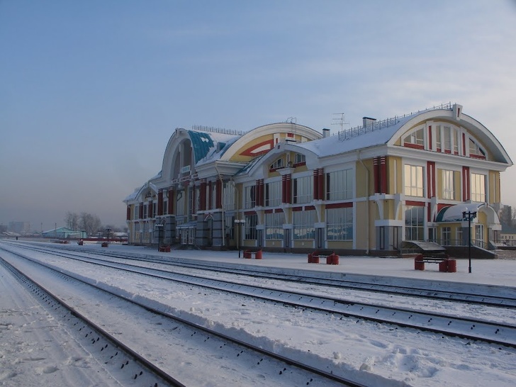 Телефон жд бийск. ЖД вокзал Бийск. Залари Иркутская область вокзал. Старый вокзал Горно-Алтайск. Старый вокзал Бийск.