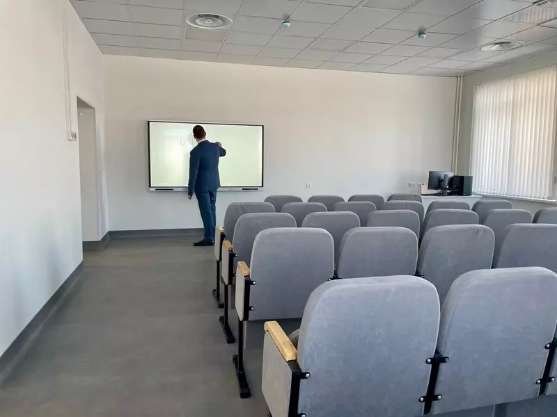 Изображение #8 для поста «Новая поликлиника открылась в Чулыме Новосибирской области»