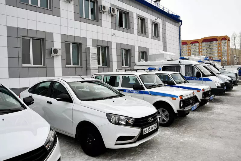 Кемеровская полиция получила реконструированный корпус Главка автобазу и 119 автомобилей