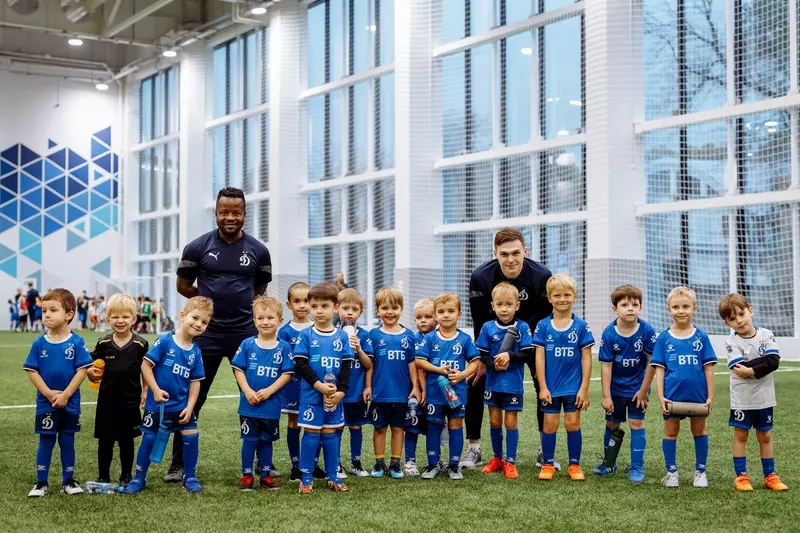 Фото 2 для «Москва: Школа московского Динамо открыла новую футбольную базу»