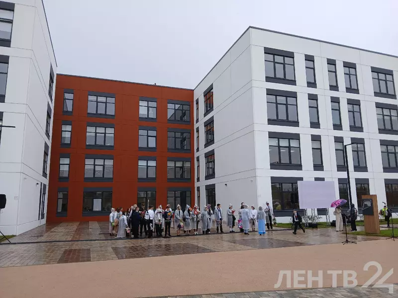 Иллюстрация 2 для статьи «новая школа: В Гатчине открылся новый центр образования»