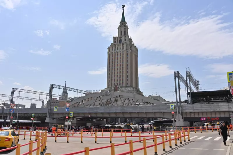Фото 1 для поста «Транспорт: В Москве завершена реконструкция Площади трёх вокзалов»