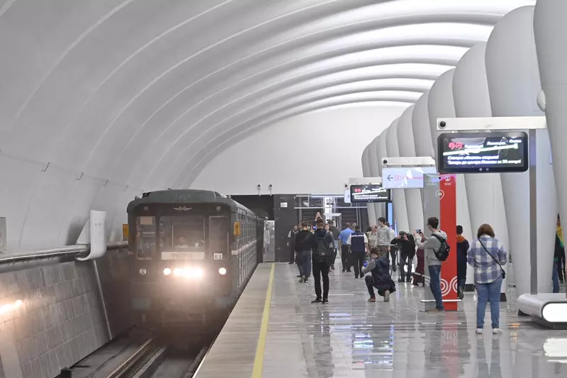 Картинка №19 для публикации «В Москве открыли самую северную станцию метро Физтех а также Яхромскую и Лианозово»