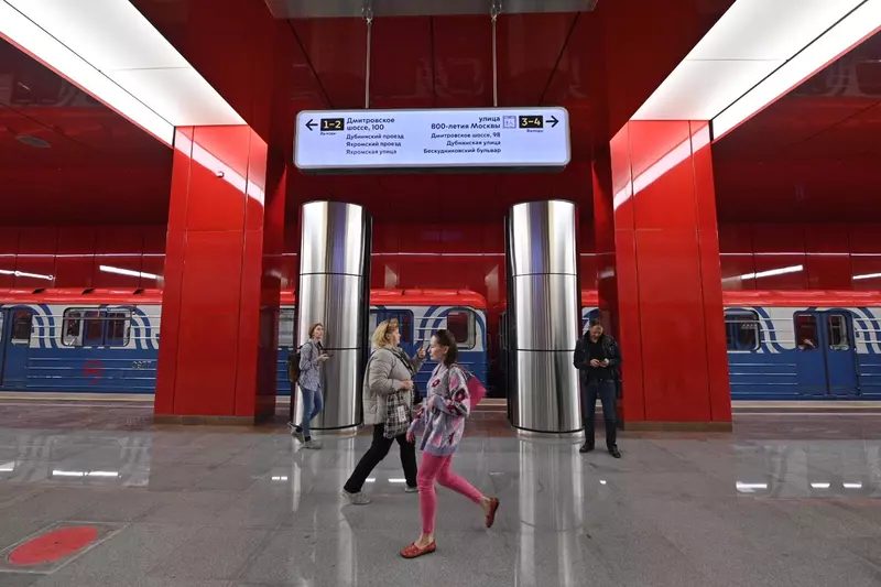 Картинка 2 для новости «спецтехника и логистика: В Москве открыли самую северную станцию метро Физтех а также Яхромскую и Лианозово»