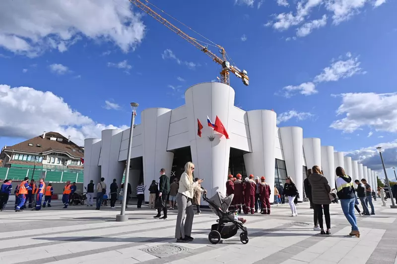 Фото 24 для публикации «В Москве открыли самую северную станцию метро Физтех а также Яхромскую и Лианозово»