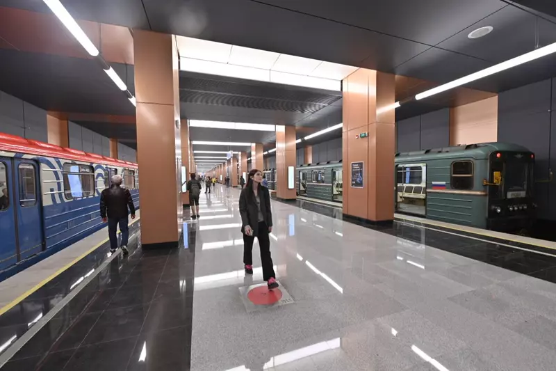 Картинка 12 для «В Москве открыли самую северную станцию метро Физтех а также Яхромскую и Лианозово»