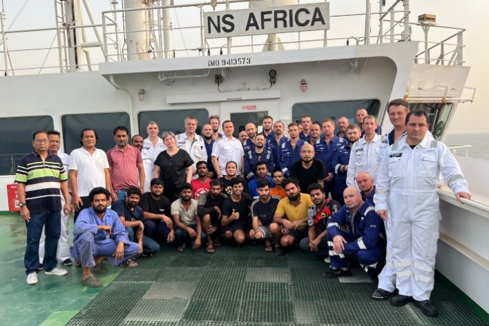 экипаж танкера компании спас 19 моряков в Аденском заливе