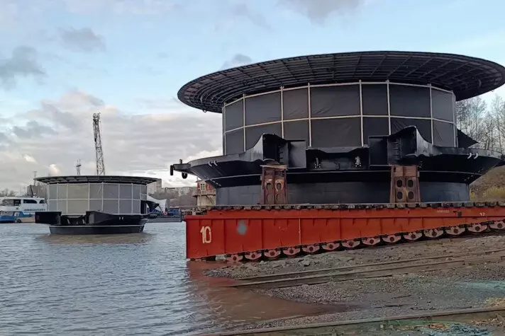 Изображение 1 для статьи «Судостроение и судоходство : Пермская судоверфь отправила в Москву партию остановочных комплексов»