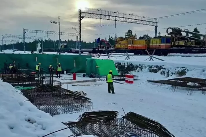 Фото #1 для новости «: Продолжается строительство ближних железнодорожных подходов к порту Лавна»