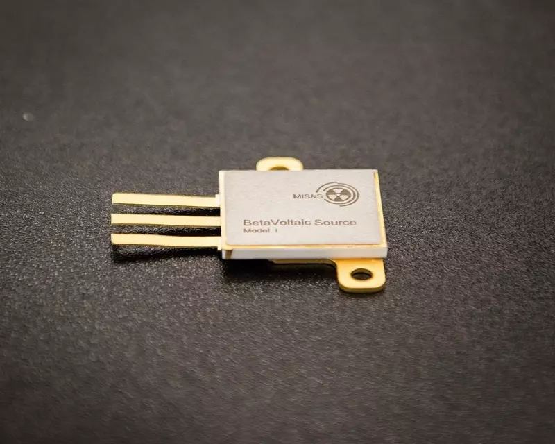 Изображение №1 для новости «Электроника: Российские ученые разработали атомную батарейку с повышенной в 10 раз мощностью»