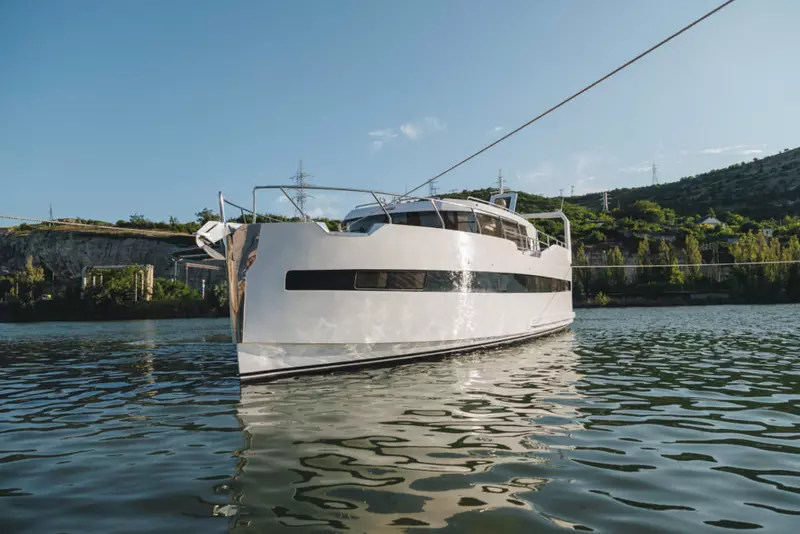 Изображение 3 для поста «Краснодарский край: На верфи спущена на воду первая серийная яхта проекта 14»