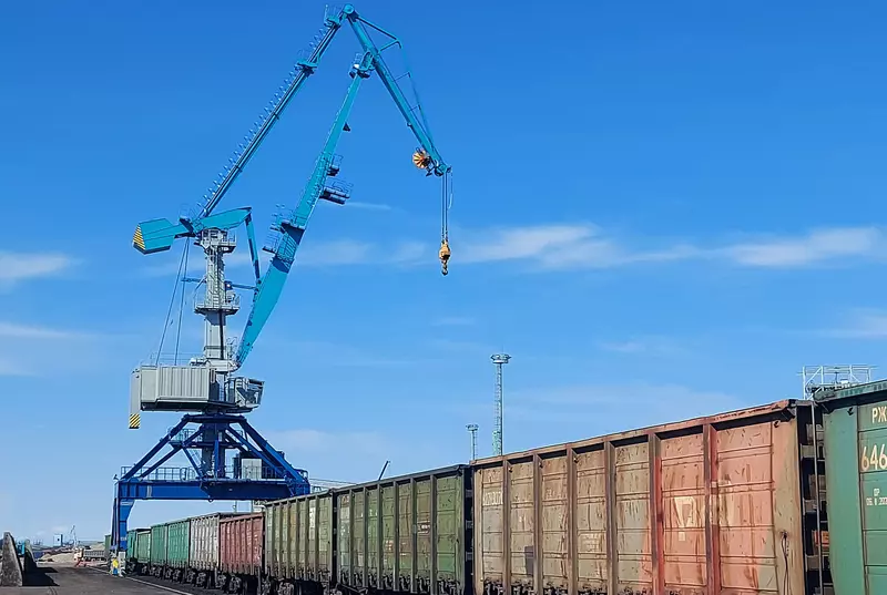 Фото #2 для ««СММ»: СММ поставила четыре портальных крана для порта Усть Луга»