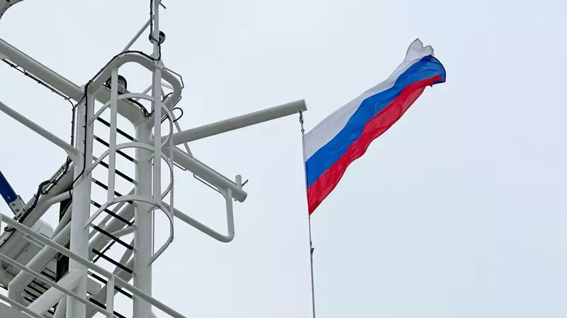 Фото #2 для поста ««Адмиралтейские верфи»: На траулере Капитан Мартынов проекта СТ 192 подняли государственный флаг России»