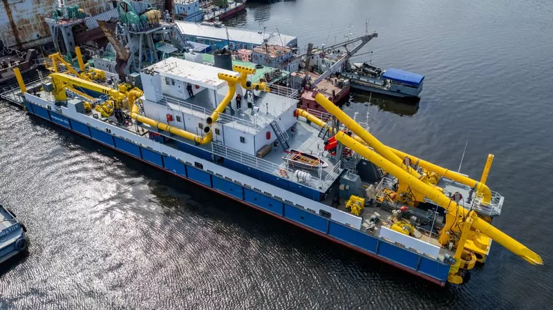 Заказчику в эксплуатацию передан землесос Амурский 203 проекта 4395