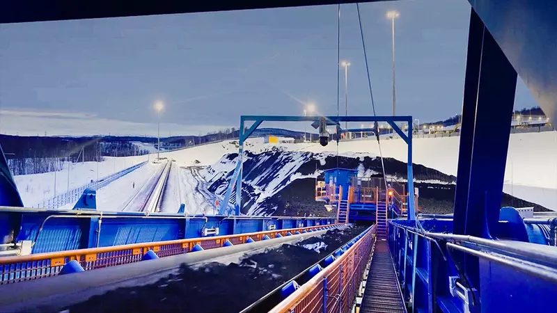 Порт Лавна отгрузил первую партию угля