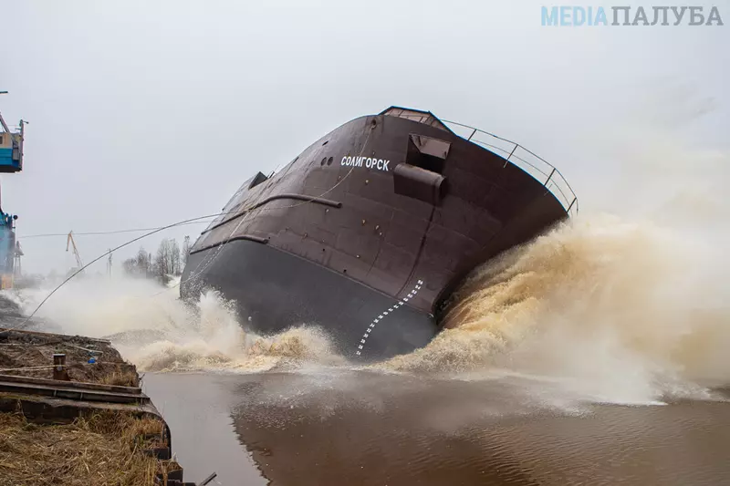 Фото 1 для публикации «Судостроение и судоходство : Как проходил спуск на воду траулера Солигорск проекта 3»