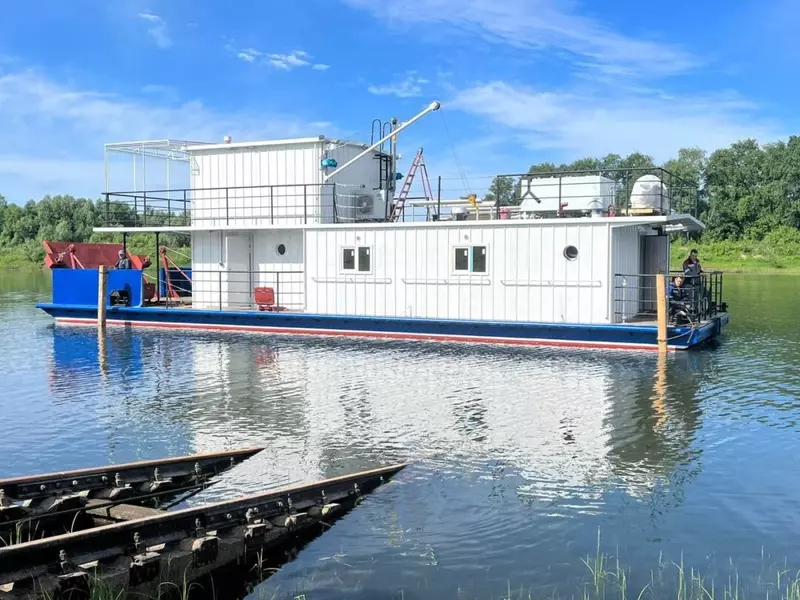 Самусьский ССРЗ спустил на воду маломерное моторное судно проекта 106