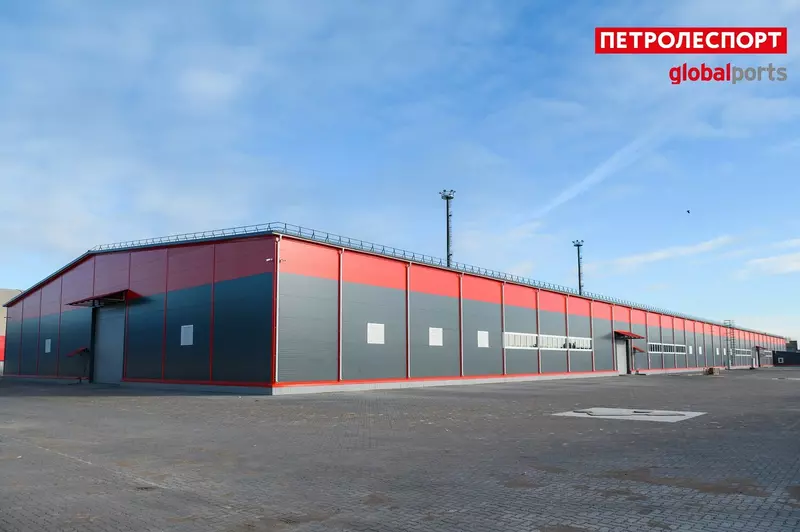 Иллюстрация #1 для статьи «Транспорт: В Большом порту Санкт Петербург введен в эксплуатацию новый крытый склад»