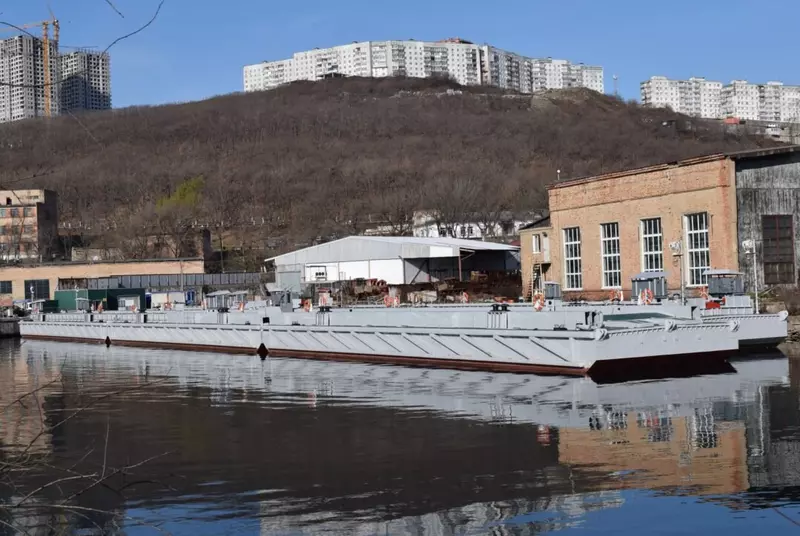 СЗ Восточная верфь сдал два плавпричала проекта ПМ 61М1 для Тихоокеанского флота