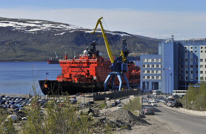 Атомоход "50 лет Победы" перед отправлением в первый в этом году туристический круиз на Северный полюс