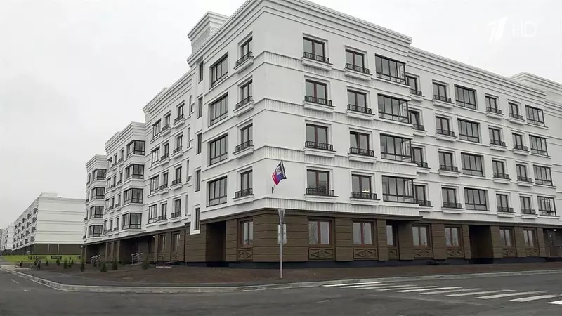 Иллюстрация №3 для статьи «Общество: Мариуполь Республиканский центр МЧС и новые пятиэтажки»