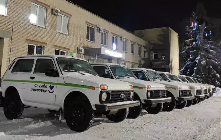 Районная больница в Челябинской области получила восемь новых машин скорой помощи