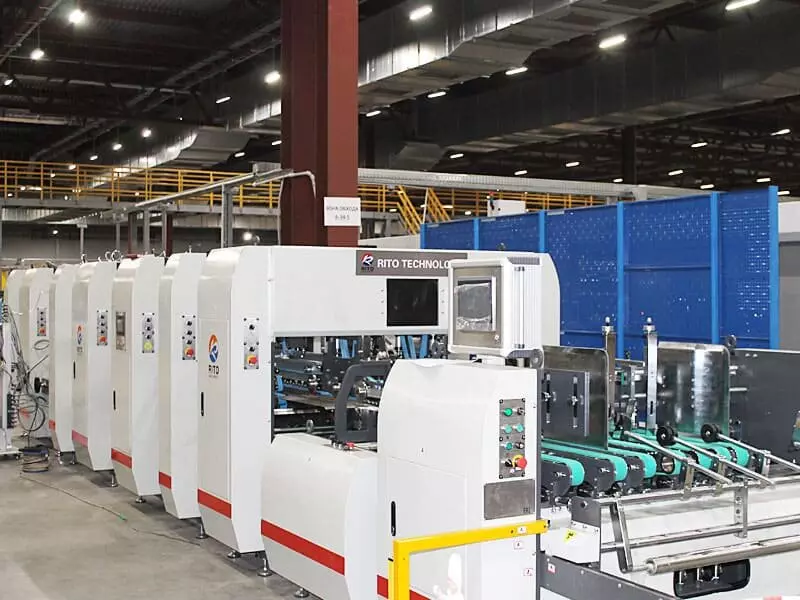 Фото #1 для публикации «Модернизация: Новая фальцевально склеивающая линия на Павлово Посадском Гофрокомбинате»