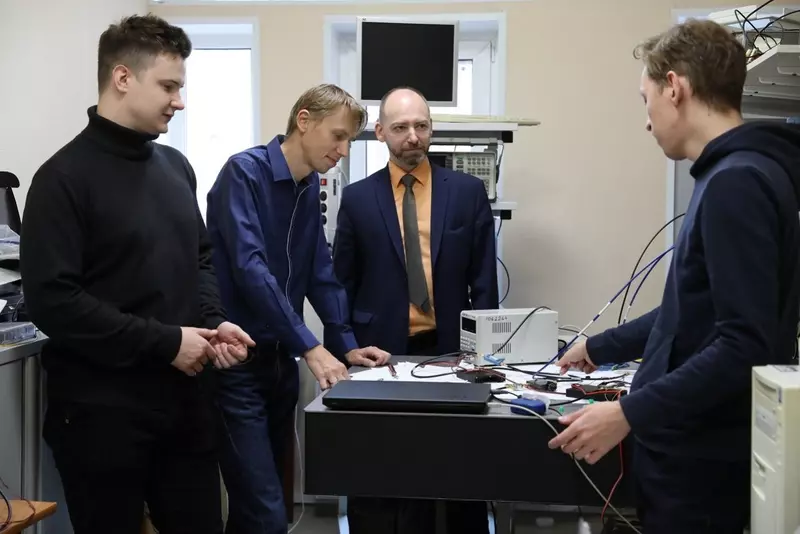 В ЛЭТИ разработали оптоэлектронный СВЧ генератор без усилителей