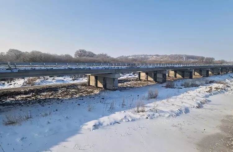 Запущено движение по новому мосту через реку Илистая в Приморье