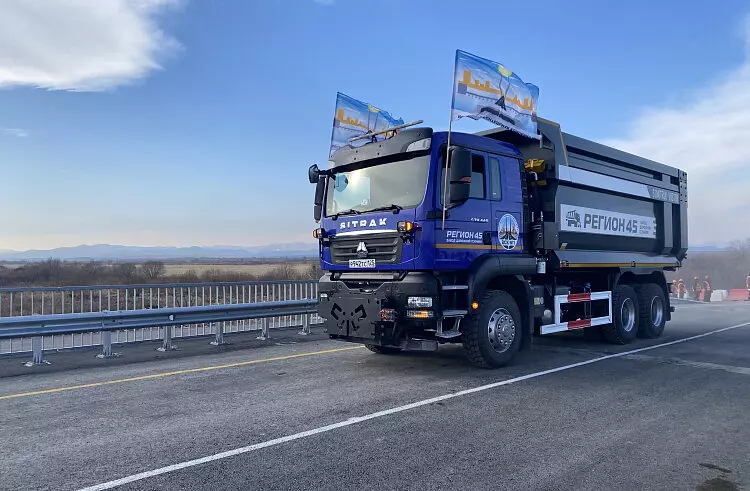 Фото #1 для новости «Дорожное строительство: Открыто движение машин по обновленному мосту в Пограничном округе Приморья»