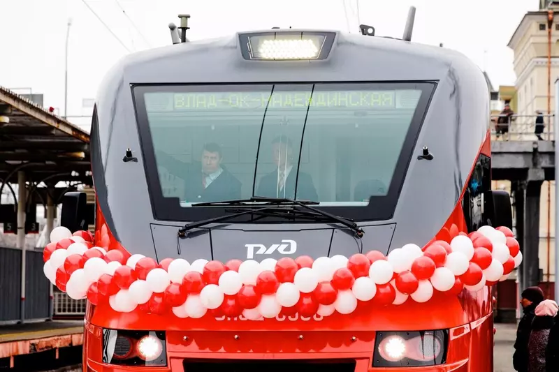 Новая восьмивагонная электричка серии ЭП3Д вышла на маршрут в Приморье