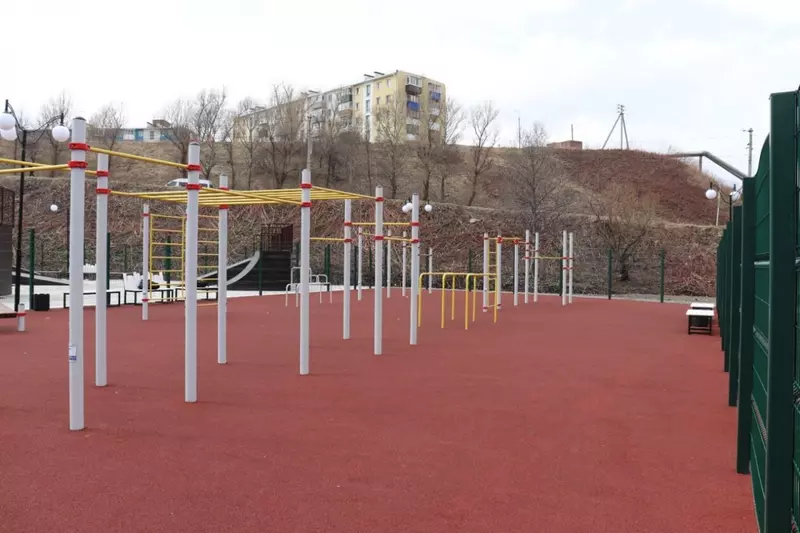 Иллюстрация №4 для новости «Сахалинская область: В Холмске Сахалинской области открыли современный скейт парк»