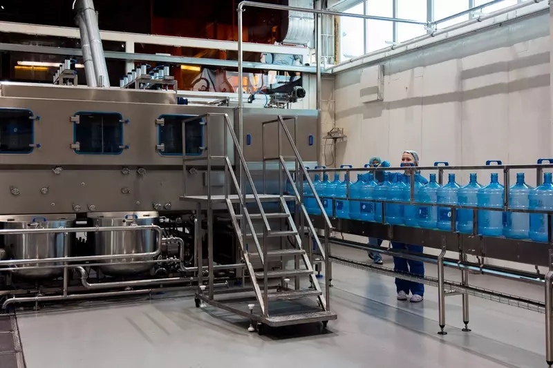 На заводе Славда открыли производственную линию по розливу воды в формате 19 литров