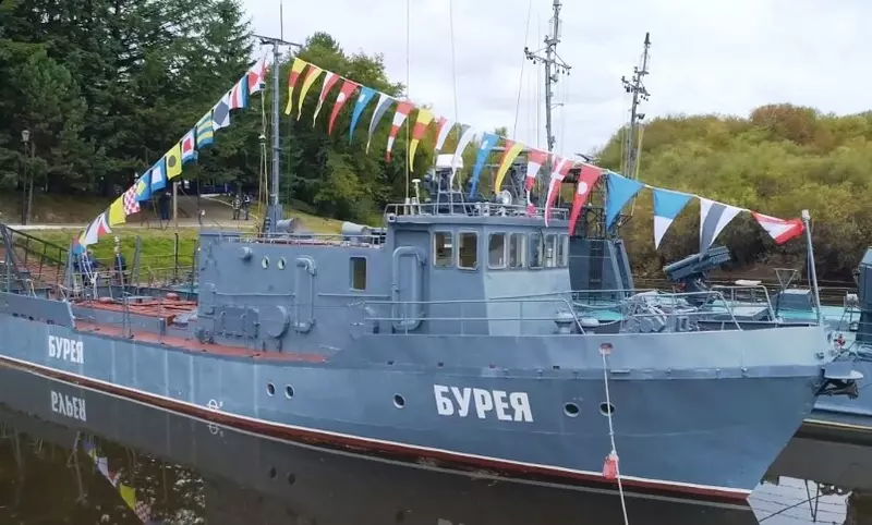 Детский морской центр Свободного торжественно принял во флотилию катер Бурея