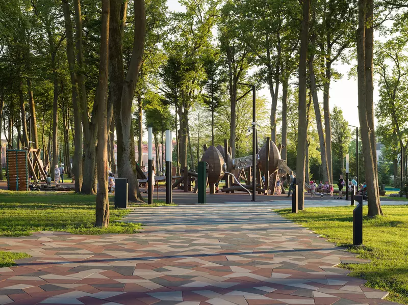 Иллюстрация №13 для публикации «Парк Света в Калининградской области»