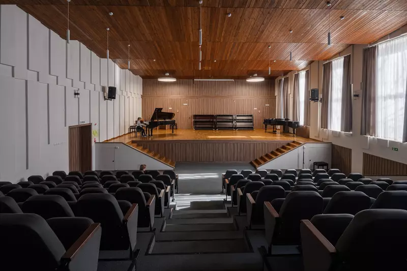 Иллюстрация №11 для «Детская музыкальная школа 2 в Казани открылась после реконструкции»