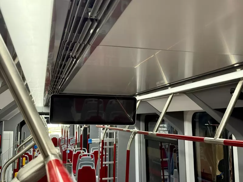 Фото #7 для статьи «СТМ: В Екатеринбурге к выставке Иннопром представили новый трехсекционный трамвай 71 233 Синара»