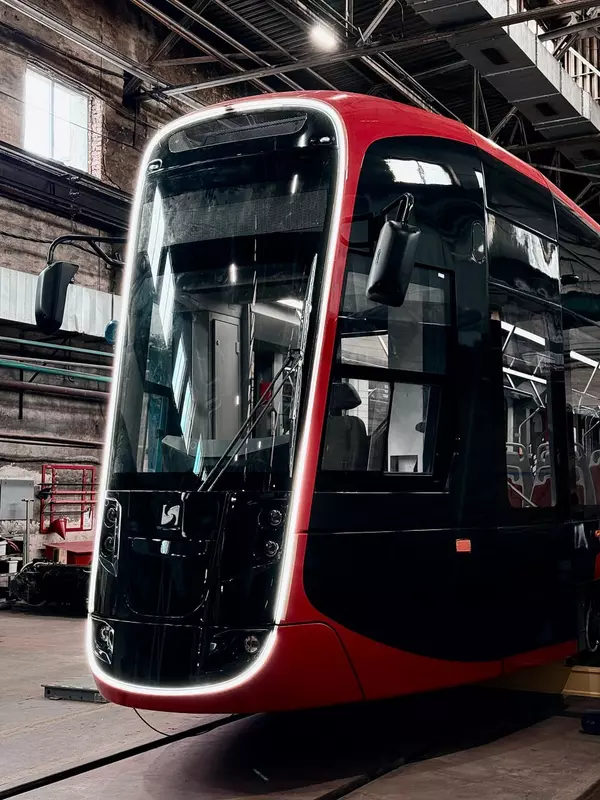 Изображение №4 для поста «трамвай: В Екатеринбурге к выставке Иннопром представили новый трехсекционный трамвай 71 233 Синара»