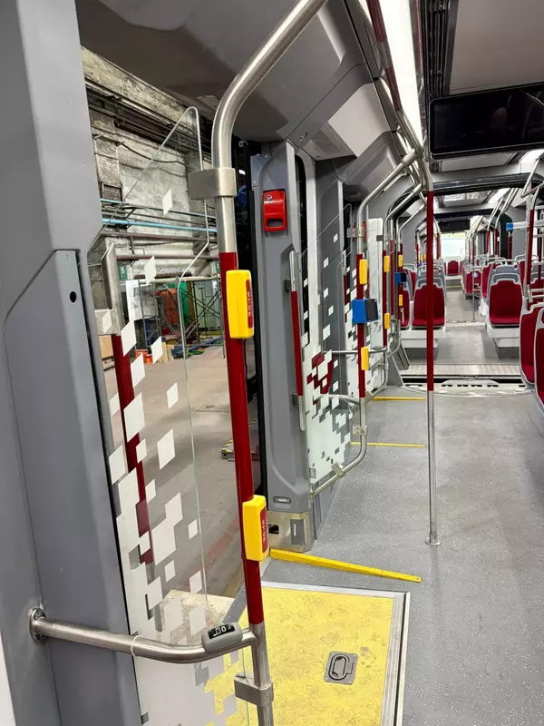 Изображение №6 для поста «СТМ: Новый российский трехсекционный трамвай Синара 71 233 вышел на испытания в Екатеринбурге»