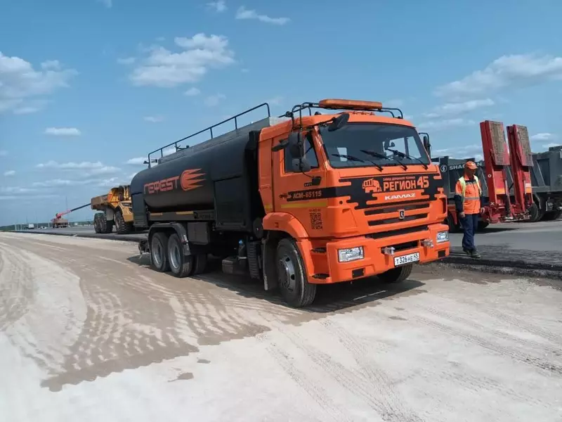 Иллюстрация №1 для статьи «Производство: В Московской области прошли испытания отечественного автогудронатора»