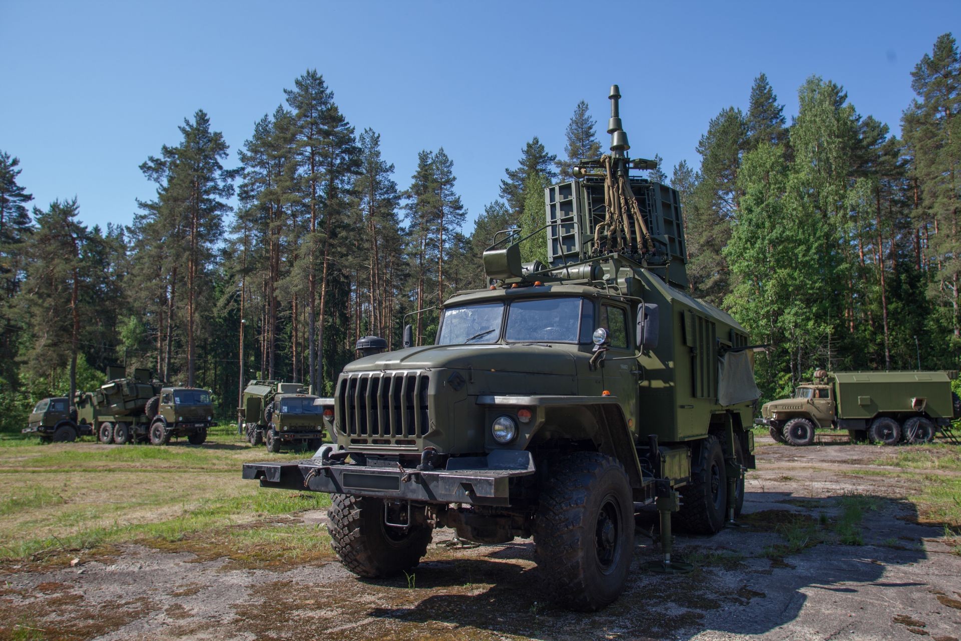 М российская. 1л222 «автобаза». Радиотехнической разведки (иртр) 1л222 «автобаза». РЭБ 1л222 «автобаза». Комплекс радиотехнической разведки 1л222 автобаза.