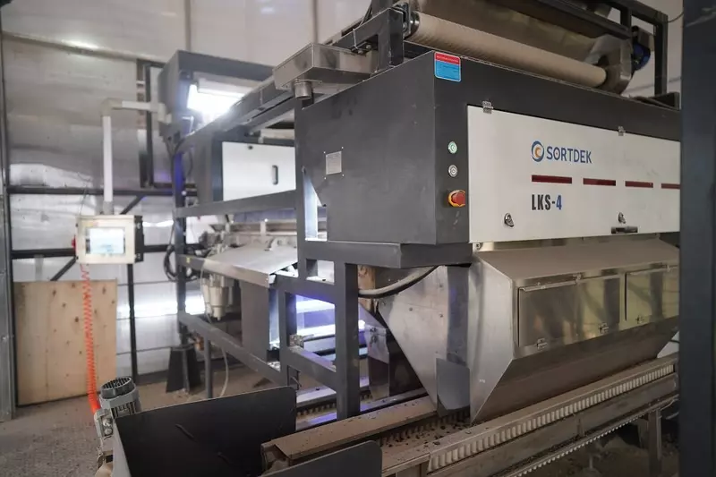 Фото #1 для статьи «Производство: На Сибстекле модернизировали техкомплекс по обработке стекольных отходов»