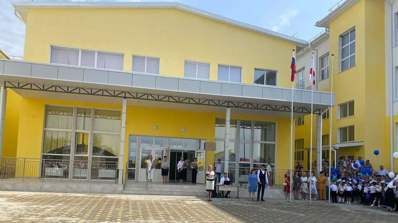 Иллюстрация №1 для поста «Детские сады и школы: В селе Трехпрудное Республики Крым открыли новую школу»